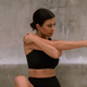 Japonke zvečer izvajajo ta 5-minutni trik: poskrbi za raven trebuh in manj bolečin v hrbtu