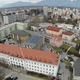 TOP dražbe: stanovanje v Kranju; brunarica v Podljubelju; stavbna zemljišča v Velenju in Šoštanju