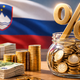 Želim vezati 10 tisoč evrov. Pri kateri slovenski banki so obresti zdaj najvišje?