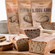 Ekološka kmetija, ki ponuja mešanice za kruh in pico z drožmi