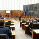 Interventni zakon desnice sprejet, levica napoveduje referendum