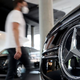 Mercedes: manjši prihodki ob polletju in slabše napovedi