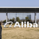 Alibaba šla po svež kapital za UI … in si sesula tečaj delnic
