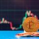 Kripto ostal brez regulative: dolgoročna vizija in bitcoin navzdol