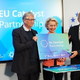 Predsednica Evropske komisije dobila nagrado zaradi prispevka »trajnostnemu razvoju«, ki ga je uspešno zavrla!