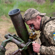 Ukrajinski vojaki so se z orožjem usposabljali tudi na Počku, vlada, obrambno ministrstvo in predsednica to zanikajo