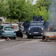 V Beogradu »mitingi«, srbska vojska pa znova proti Kosovu, kjer Kurtijeva policija Srbom vsiljuje albanske župane