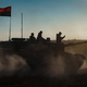 Ukrajinsko obrambno ministrstvo se je pohvalilo z nemškim tankom, na katerem vihra nenavadna zastava…