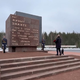 Putin položil cvetje k spomeniku padlim sovjetskim vojakom (VIDEO)