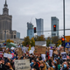 »To ni naša vojna!« V Varšavi demonstracije proti vmešavanju v vojno v Ukrajini