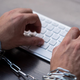 Nova fronta v boju za internetno resnico: Nemčija pripravlja algoritme, ki bodo propagirali »zaželene medije«