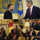 Bessent o Zelenskem: »Mali kreten, Mr. Bean na cracku, za Evropejce je kot otrok s posebnimi potrebami!«