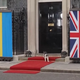 Macron, Merz in Zelenski v Londonu: Maček Larry zapustil sestanek (VIDEO)