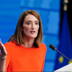 Metsola proti lastnemu parlamentu: Poskušala pretihotapiti sporni zakon o nadzoru interneta
