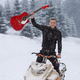 Luka Basi predstavil novo pesem: "Skijaška"