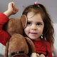 V dobrodelni akciji Pisanka za Karolino zbrali 75.000 evrov za hudo bolno štiriletno deklico
