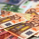 Okoli 2800 evrov regresa v bankah, zavarovalnicah, energetiki