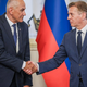Premier Janša prevzel posle od predhodnika Goloba