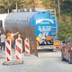 (VIDEO) Sanacija v Žerjavu razkrila težavo: Cesta na mostu preozka za tovornjake