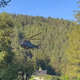 V Mislinji voznik kombija zapeljal na nasprotni pas in trčil v motorista, hudo poškodovanega odpeljal helikopter