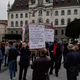 FOTO: Protestni shod v Ljubljani policija nadzoruje s konjenico in helikopterjem