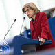 EU komisarka za zdravje: Države naj se pripravijo na cepljenje s četrtim odmerkom