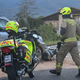Pijan 61-letnik na Štajerskem v prometni nesreči hudo poškodoval motorista in sopotnico