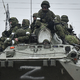Ruska ofenziva v Zaporožju naj bi ubila 30 ljudi in uničil več vojaških vozil