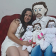 37-letnica, ki ima z lutko tri otroke: "Naše družinsko življenje je zapleteno"