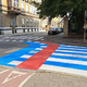 Mestna občina pojasnjuje, zakaj je nov prehod za pešce v živo modri barvi