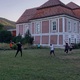 Pomladni vdih za boljše počutje, s toplejšim vremenom se v Maribor vrača brezplačna vadba Dihamo z naravo