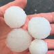 FOTO in VIDEO: Neurja divjajo okoli Slovenije: Ogromna toča, sunki vetra in alarmi meteorologov