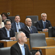 Konec telefonov v šolah, brezplačni računi in nove olajšave: Kaj prinaša nova koalicijska pogodba?