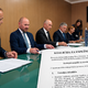 Od avtocestne policije do novih bonov za 200 evrov: Kaj vse obljublja nastajajoča Janševa vlada?