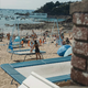 Na Hrvaškem zalotili moškega, ki je na plaži snemal otroke