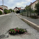 FOTO: Ker asfalta ni dočakal, je nevarno luknjo v cesti spremenil v ...