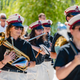 FOTO: Pihalni orkester Pošta Maribor z zaključno povorko sklenil festivalsko dogajanje na Lentu