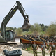 FOTO in VIDEO: Nenavaden prizor na Dravi, reševali 18 metrov dolgo rimsko ladjo