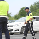V Mariboru voznik e-skiroja trčil v peško, policija ga še išče