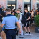 FOTO in VIDEO: Fazaniranje v središču Maribora ušlo izpod nadzora, jajca letela tudi proti policistom