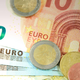 Nova denarna pomoč pred zimo? Nekateri bi lahko prejeli 200 evrov
