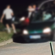 Kaos pred lokalom: Pretepalo se je več kot 20 mladostnikov, ob prihodu policije so se razbežali