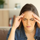 Vam življenje krojijo migrene? Predstavljamo vam 6 načinov, kako zmanjšati njihovo pogostost