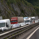 Razmere na slovenskih cestah: zastoj zaradi okvare vozila, gneča na vpadnicah v mestna središča