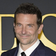 Bradley Cooper zamenjal spremljevalko na rdeči preprogi: kdo je srečna izbranka?