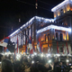 Na božični večer v Beogradu izgredi: zbralo se je več tisoč ljudi, ki so razbili okna in hoteli vdreti v mestno hišo