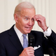 Incident, o katerem govori ves svet: Joe Biden izgubil tla pod nogami (VIDEO)