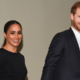 FOTO: Meghan Markle osvajala v pregrešno dragi zlati obleki (mi vemo ceno)