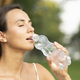 Se vam zdi okus vode dolgočasen? To je resnica o hidraciji in napitkih, ki so ravno tako učinkoviti