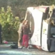 "Otroci so ležali po cesti": v grozljivi nesreči avtobusa, ki se je prevrnil na bok, več poškodovanih otrok